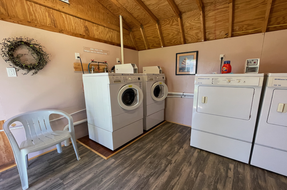 A laundry with two washers and two dryers.